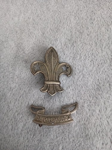 Scout cap badge - scout,
